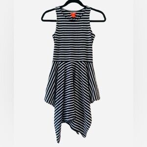 Girls Joe Fresh Asymmetrical Handkerchief
Hem Racerback Sleeveless Dress
Size L